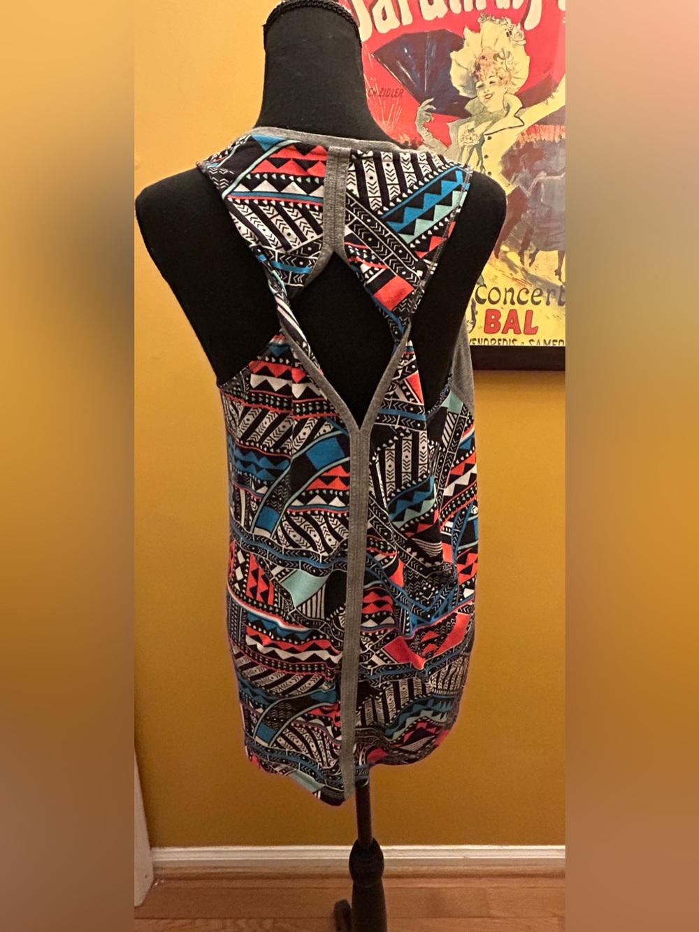 Women’s Xersion Aztec Print Twist Back Cotton Athletic Top Size Large